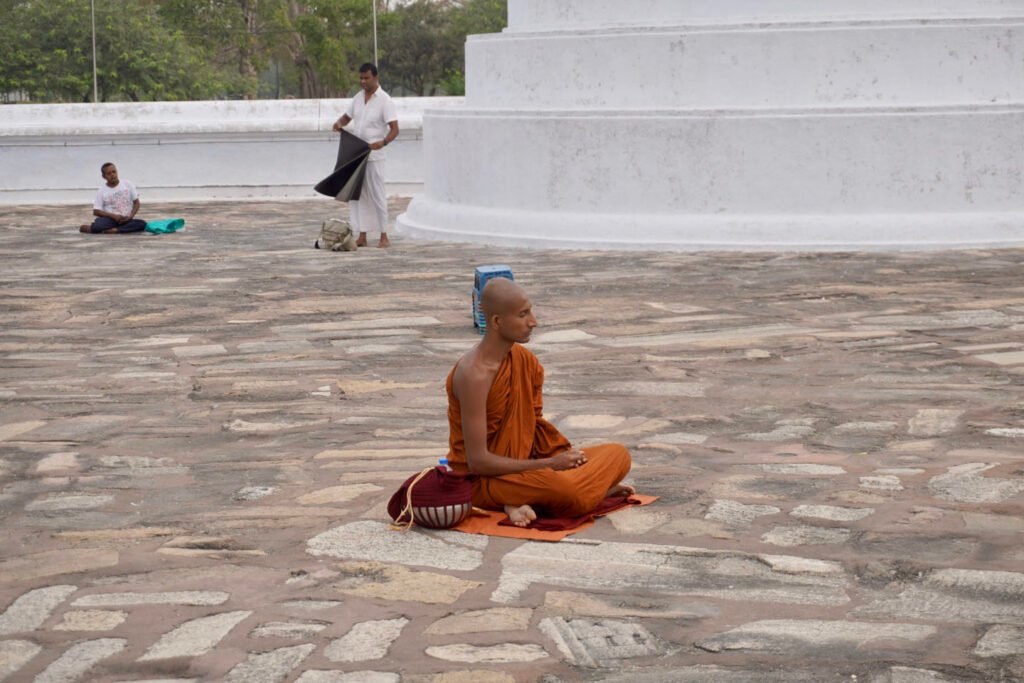 anuradhapura -  mediterende monnik