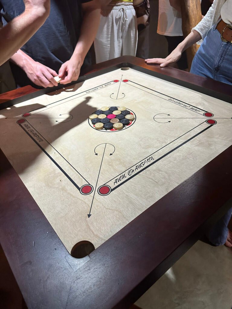Carrom, het traditionele Sri Lankaanse bordspel