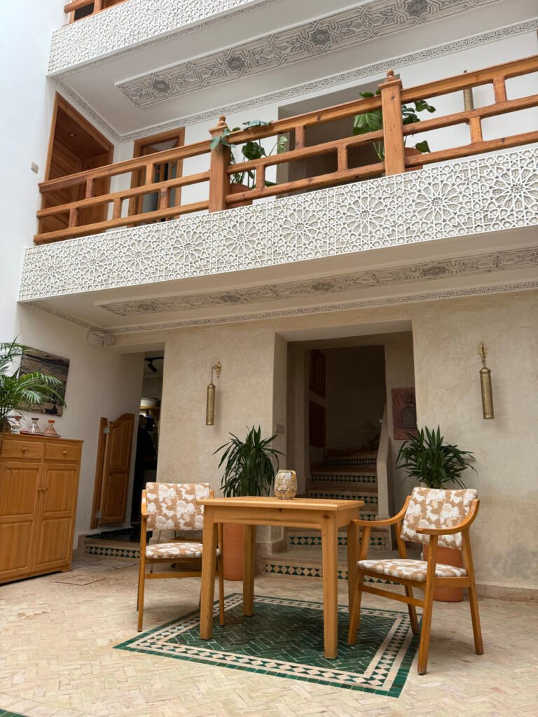 Innenhof eines Riads in der Medina von Fès