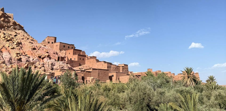 Kasbah Aït-Ben-Haddou zwischen Palmen