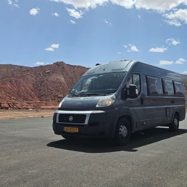 atlas -  camper op bergweg