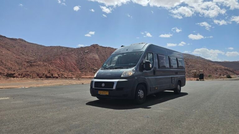 atlas -  camper op bergweg