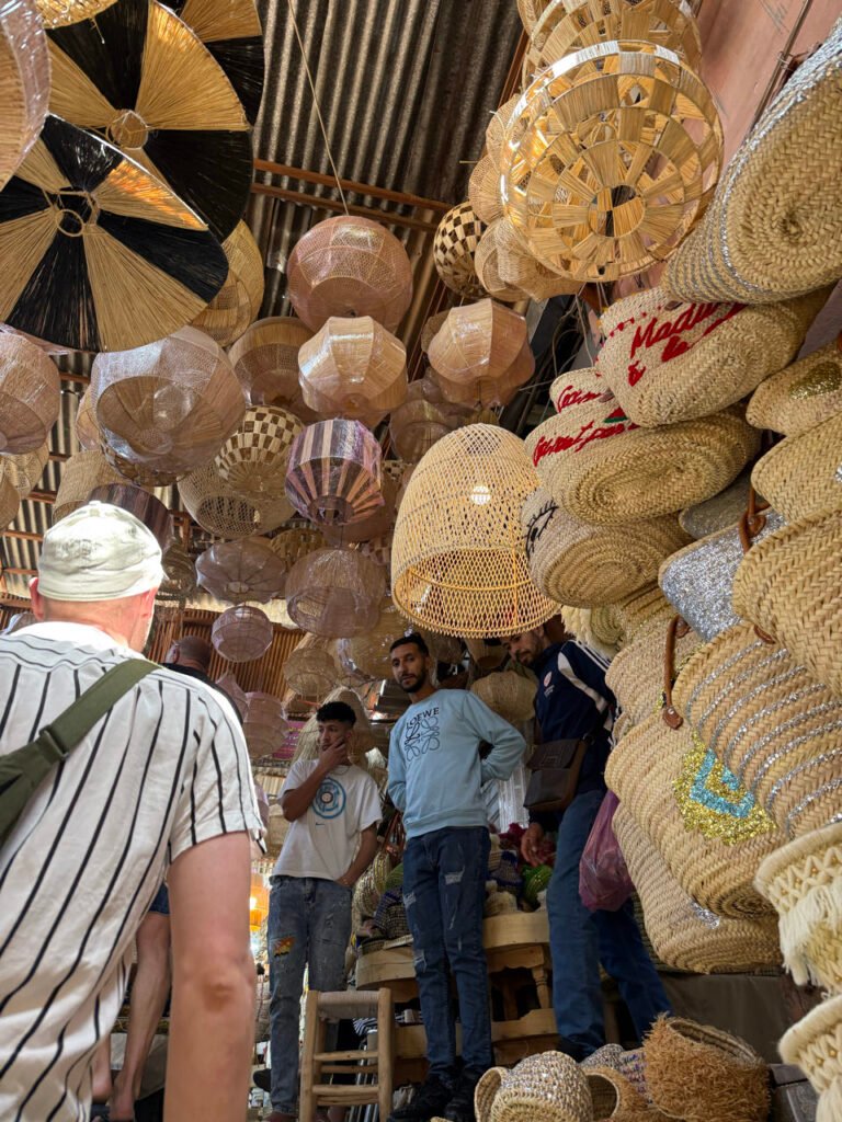 Ein Korbladen im Souk von Marrakesch